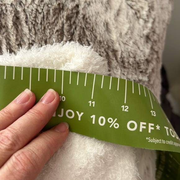 POL jr girls soft fuzzy sleep shorts, size M - Picture 3 of 6